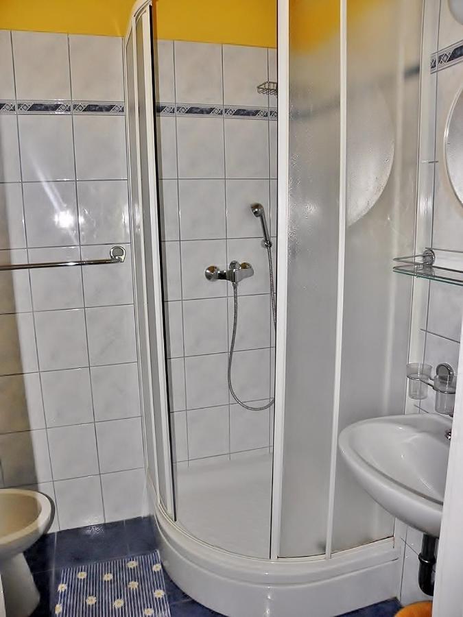 Alemka Apartment Banjol Exterior photo